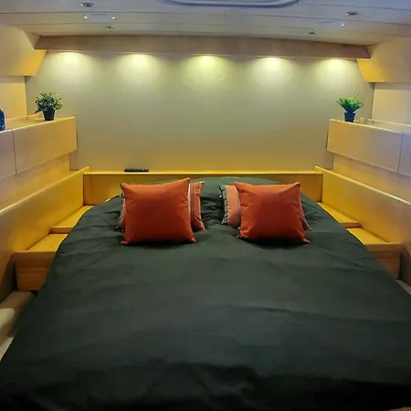 Hebergement Yacht * Cogolin