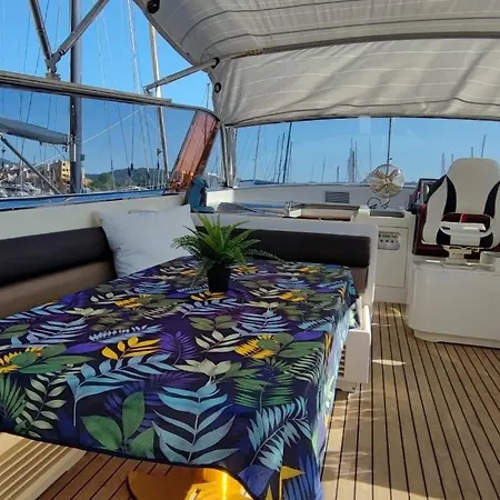 Hebergement Yacht 코골렝