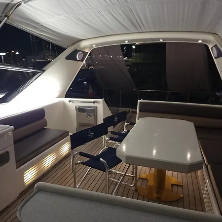 Hebergement Yacht Båthotell *