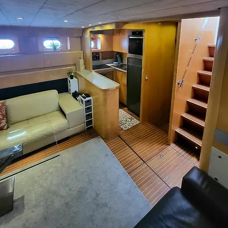 Bateau-hôtel Hebergement Yacht Cogolin